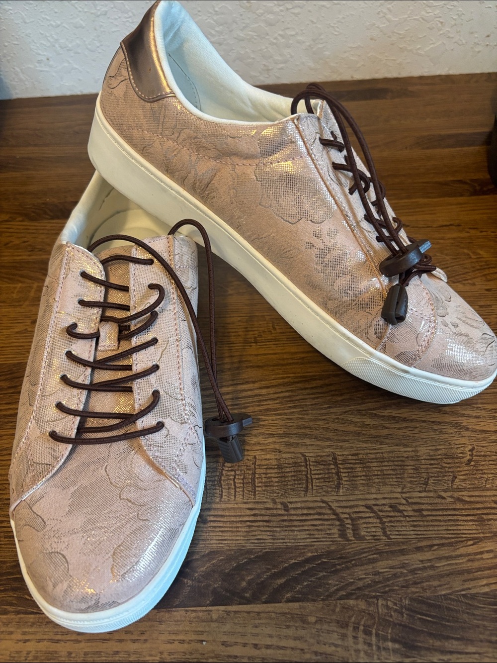 comfortview Rose Gold Lace-Texture Sneakers size 10 wide